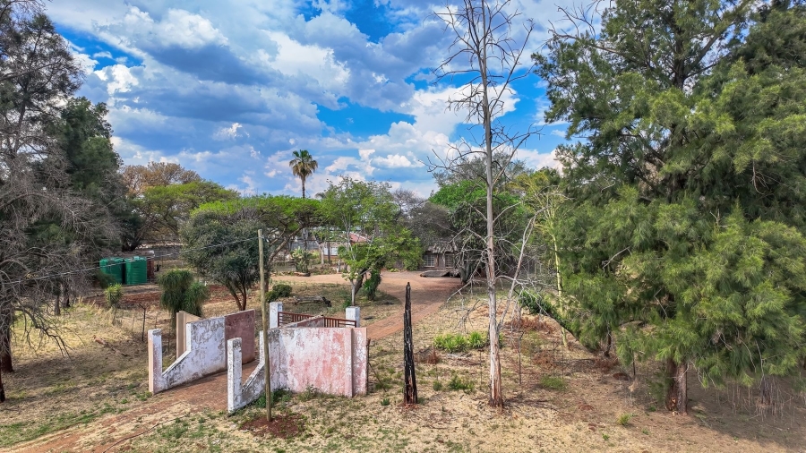 5 Bedroom Property for Sale in Rustenburg Rural North West